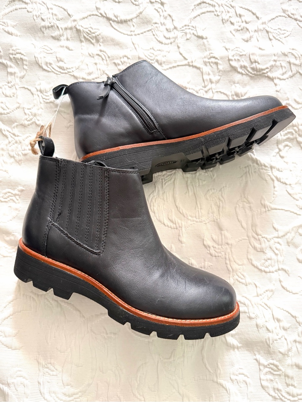 Sofft Paige Chelsea Boots Black Sz 7.5 NWT